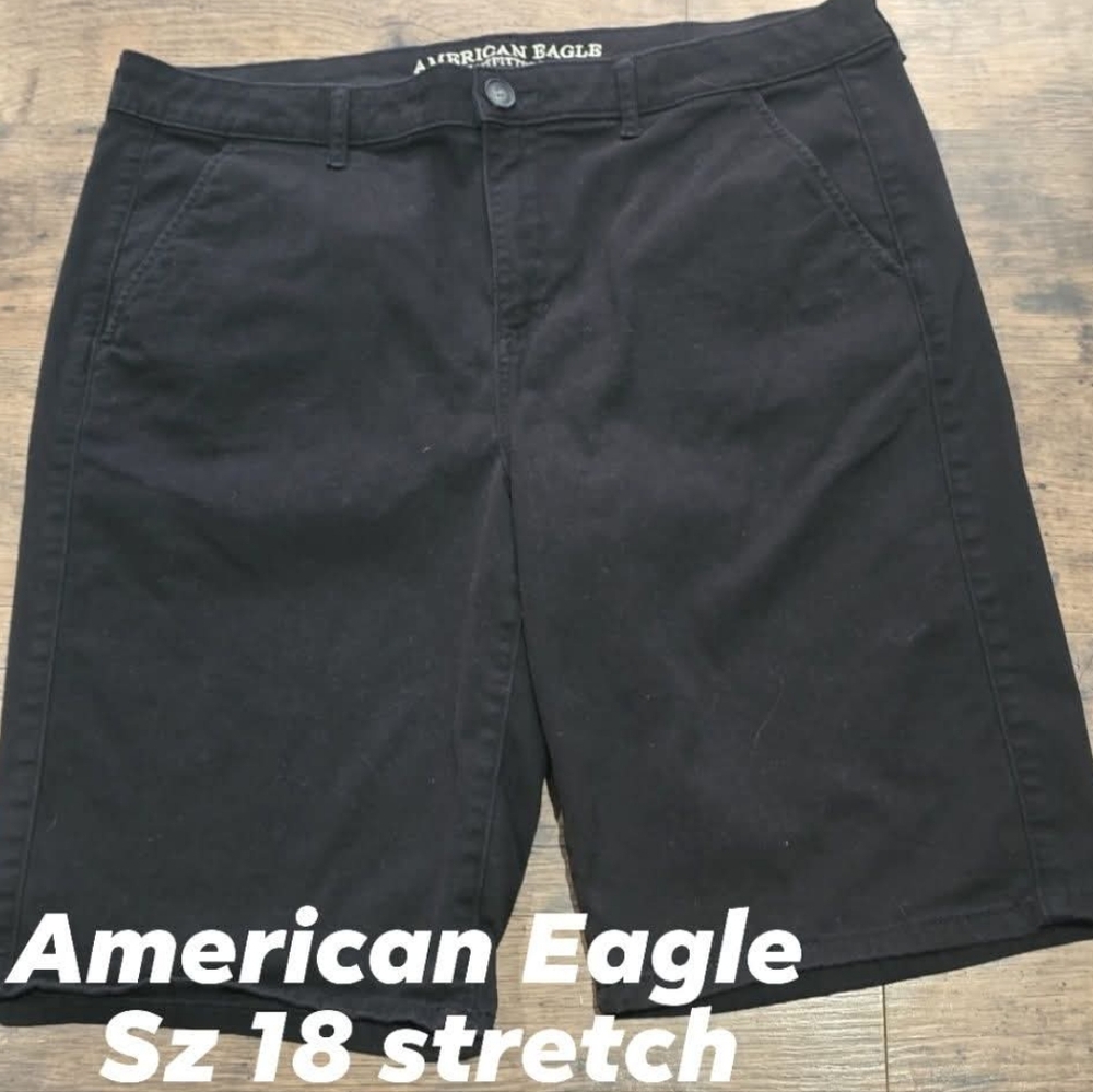 American Eagle Womens shorts sz 18 ☀️